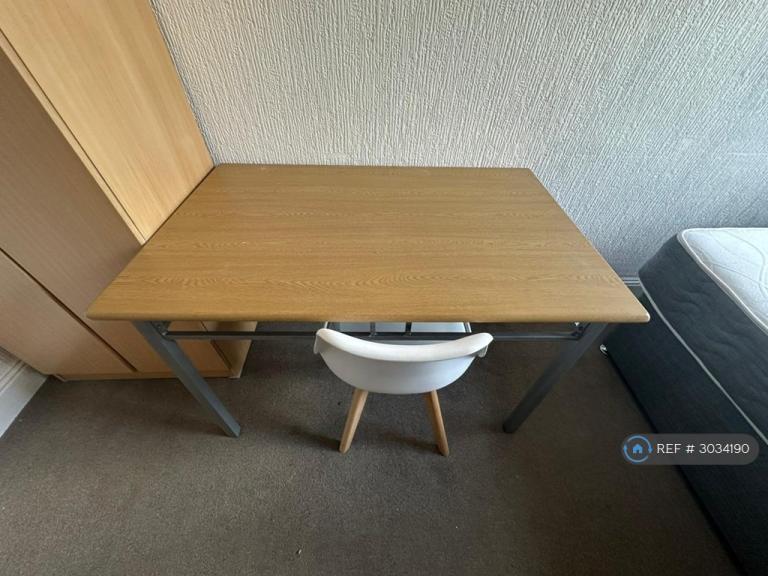Room Brackenbury Road in Preston