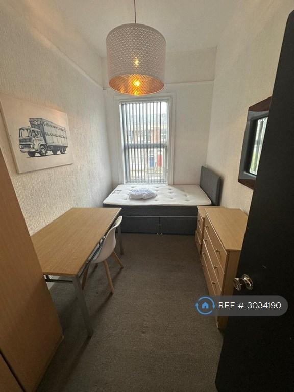 Room Brackenbury Road in Preston
