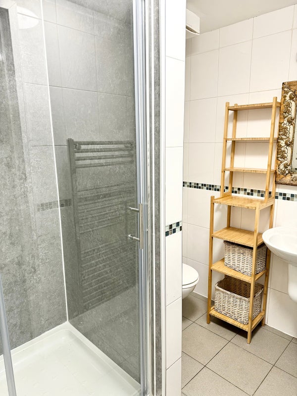 Room Eade Road in Greater London