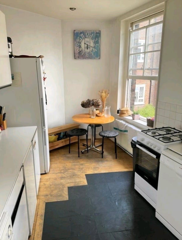Room Essex Road in Greater London
