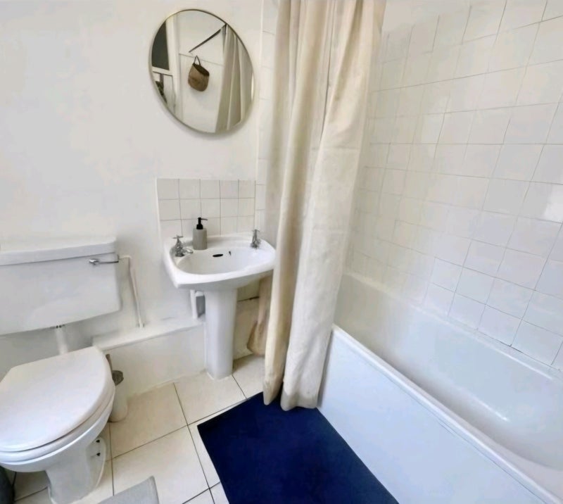 Room Essex Road in Greater London