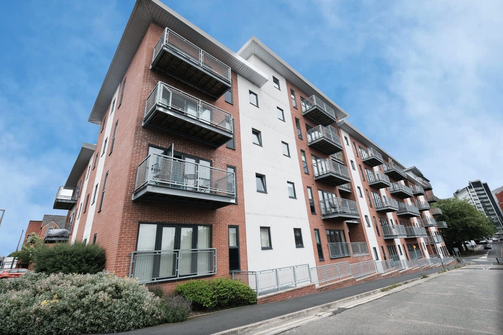 Flat Lawson Street in Preston