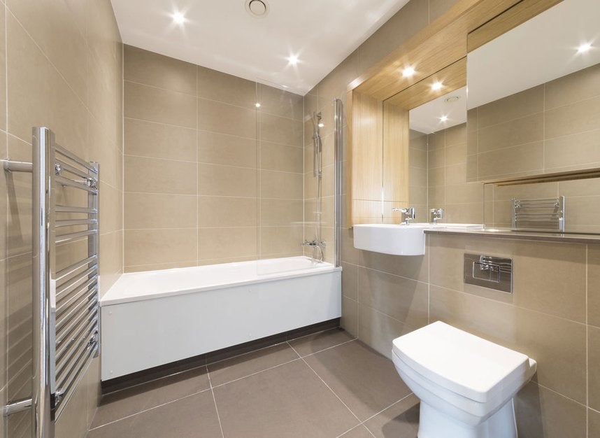 Flat Sovereign Close in Greater London
