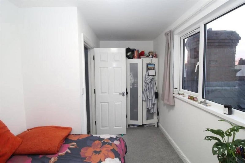 Room New Zealand Road in Cardiff