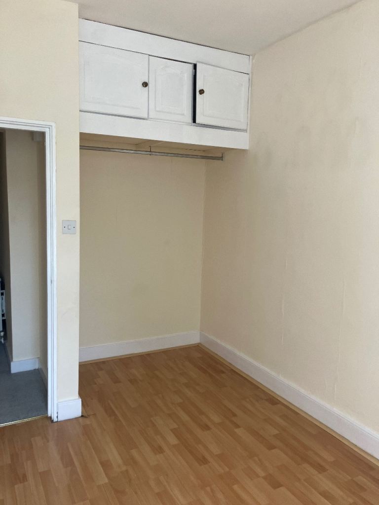 Flat Birkbeck Road in Greater London