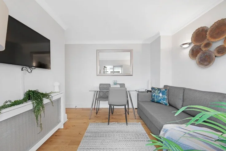 Flat Grosvenor Street in City of Westminster