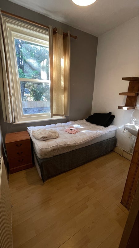 Room Westbourne Park Road in Bournemouth