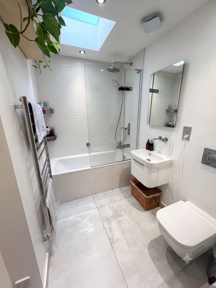 Flat Tregarvon Road in Greater London