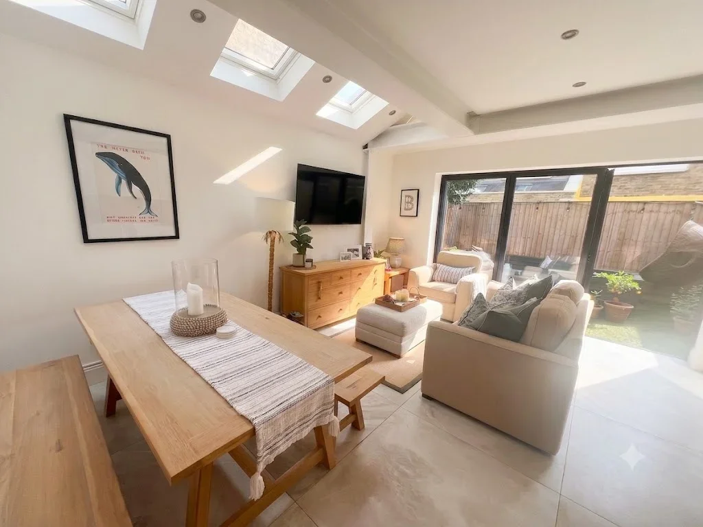 Flat Tregarvon Road in Greater London