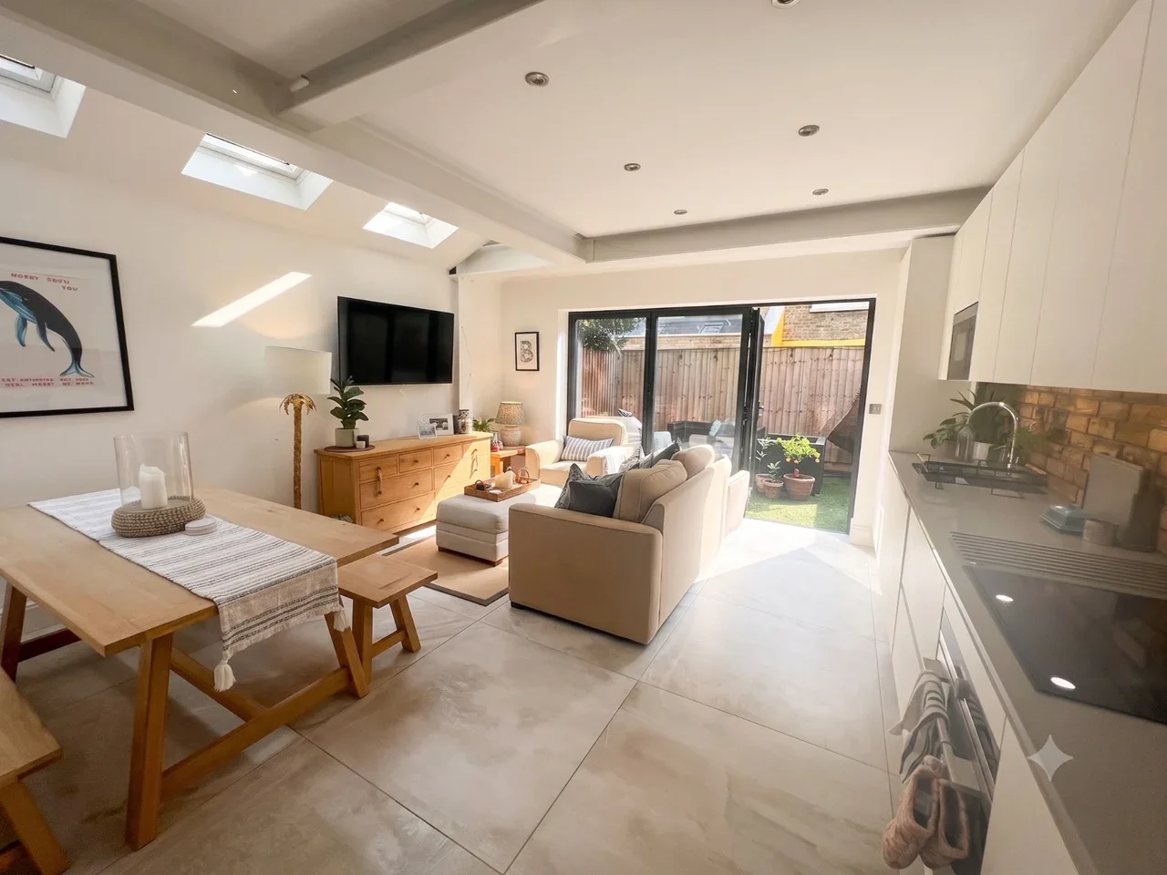 Flat Tregarvon Road in Greater London
