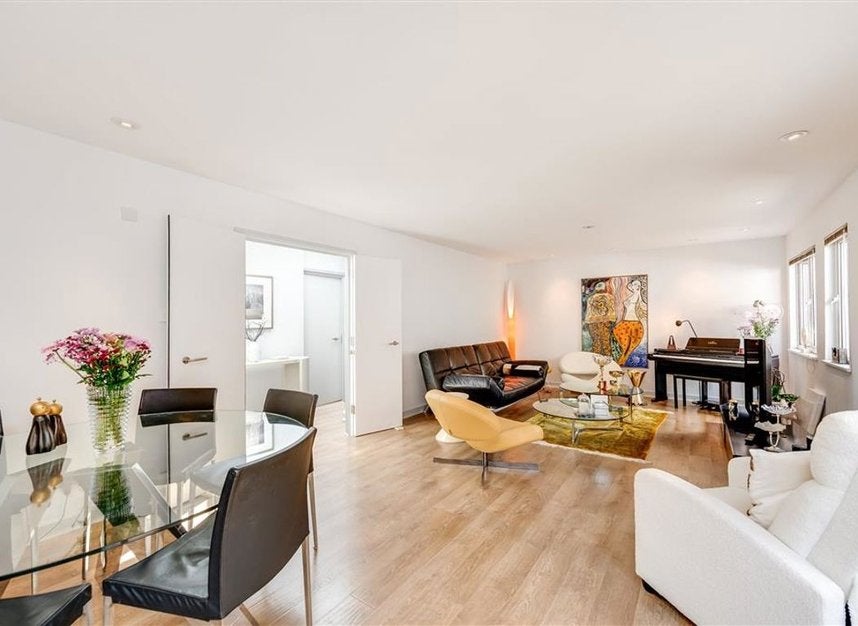 Flat Bride Court in City of London