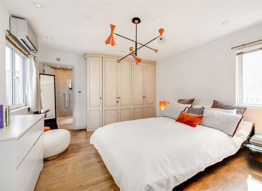 Flat Bride Court in City of London