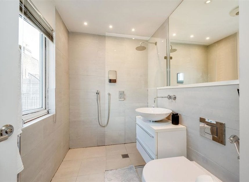 Flat Bride Court in City of London