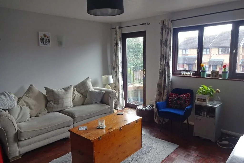 Flat Veronica Gardens in Greater London
