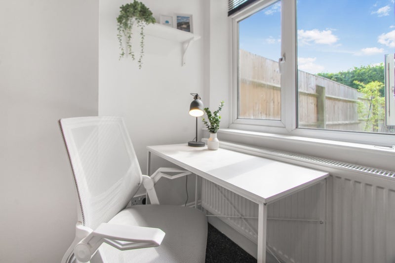 Room Cassell Road in Bristol