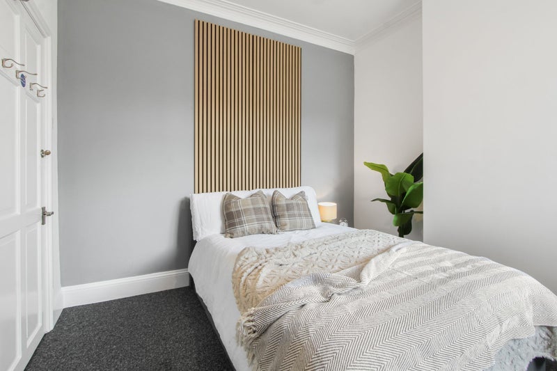 Room Cassell Road in Bristol