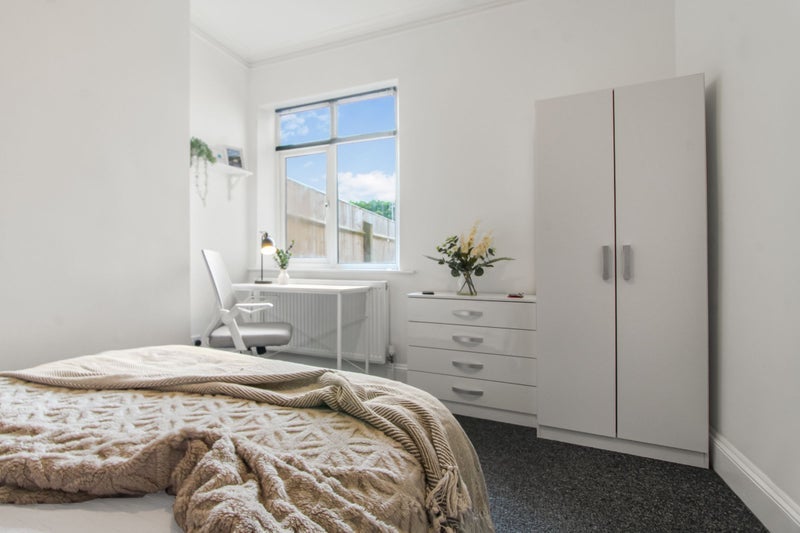 Room Cassell Road in Bristol