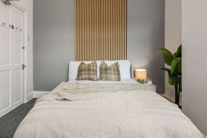 Room Cassell Road in Bristol