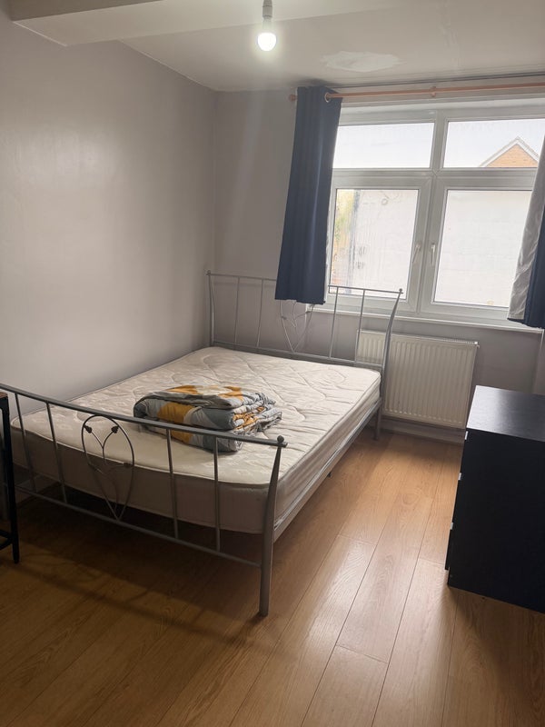 Room Parsonage Street in Greater London
