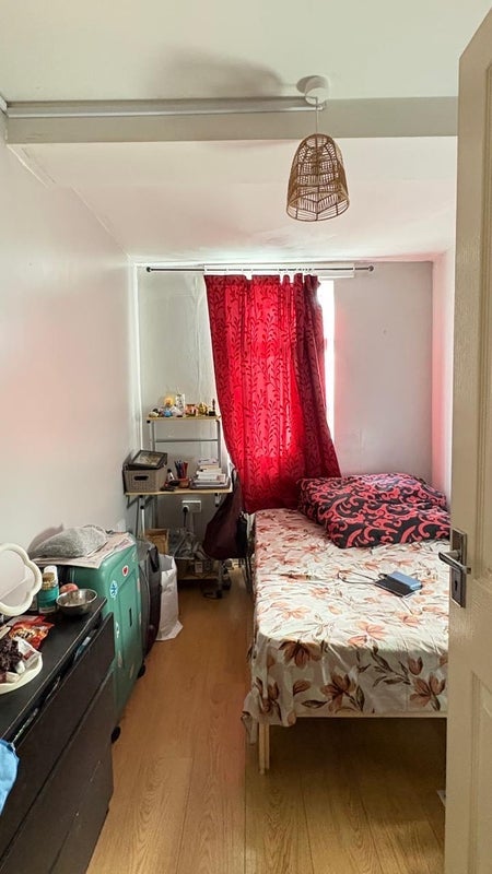 Room Parsonage Street in Greater London