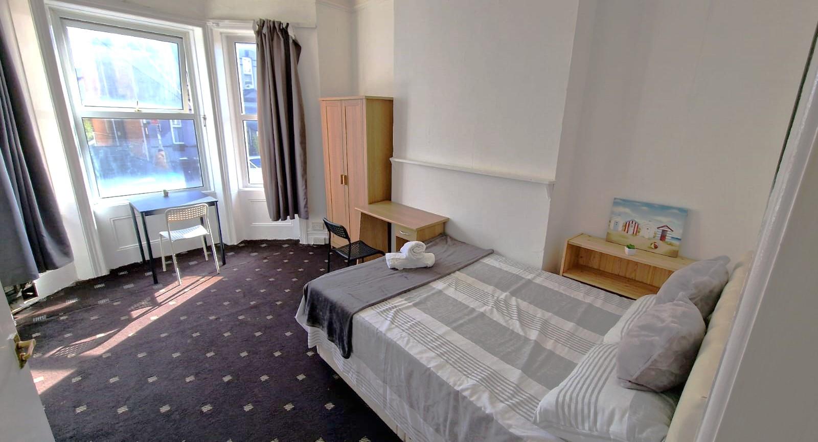 Room Wayside Road in Bournemouth
