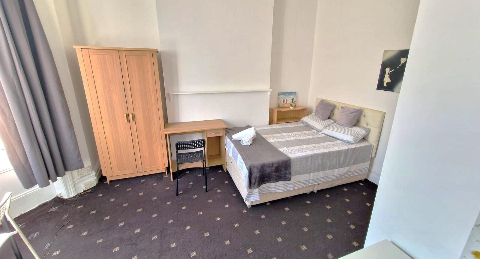 Room Wayside Road in Bournemouth