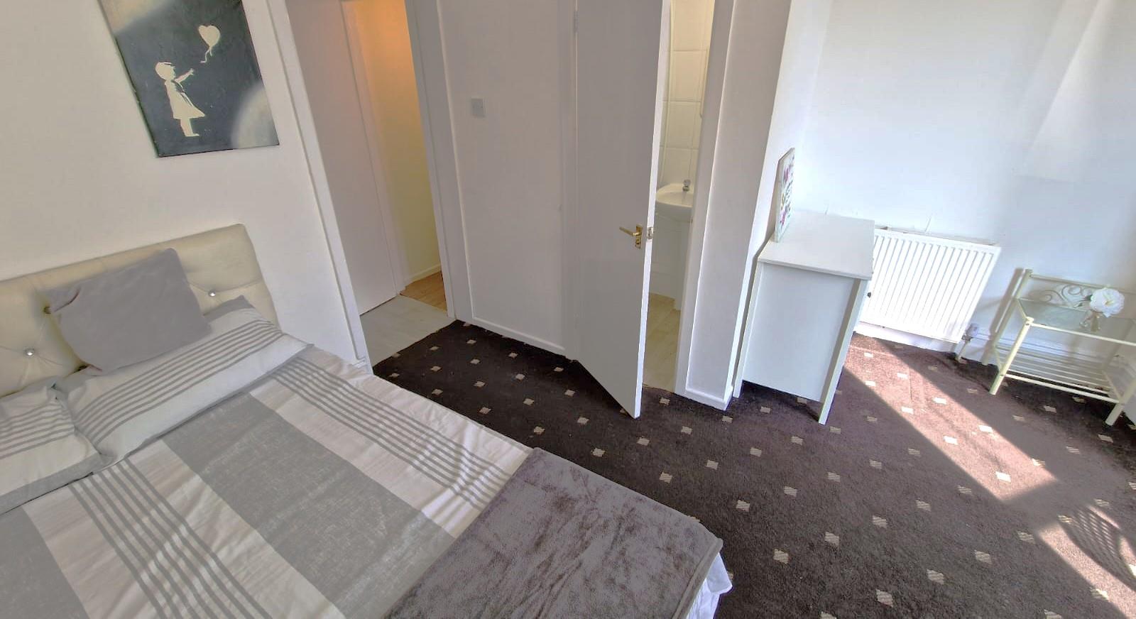 Room Wayside Road in Bournemouth