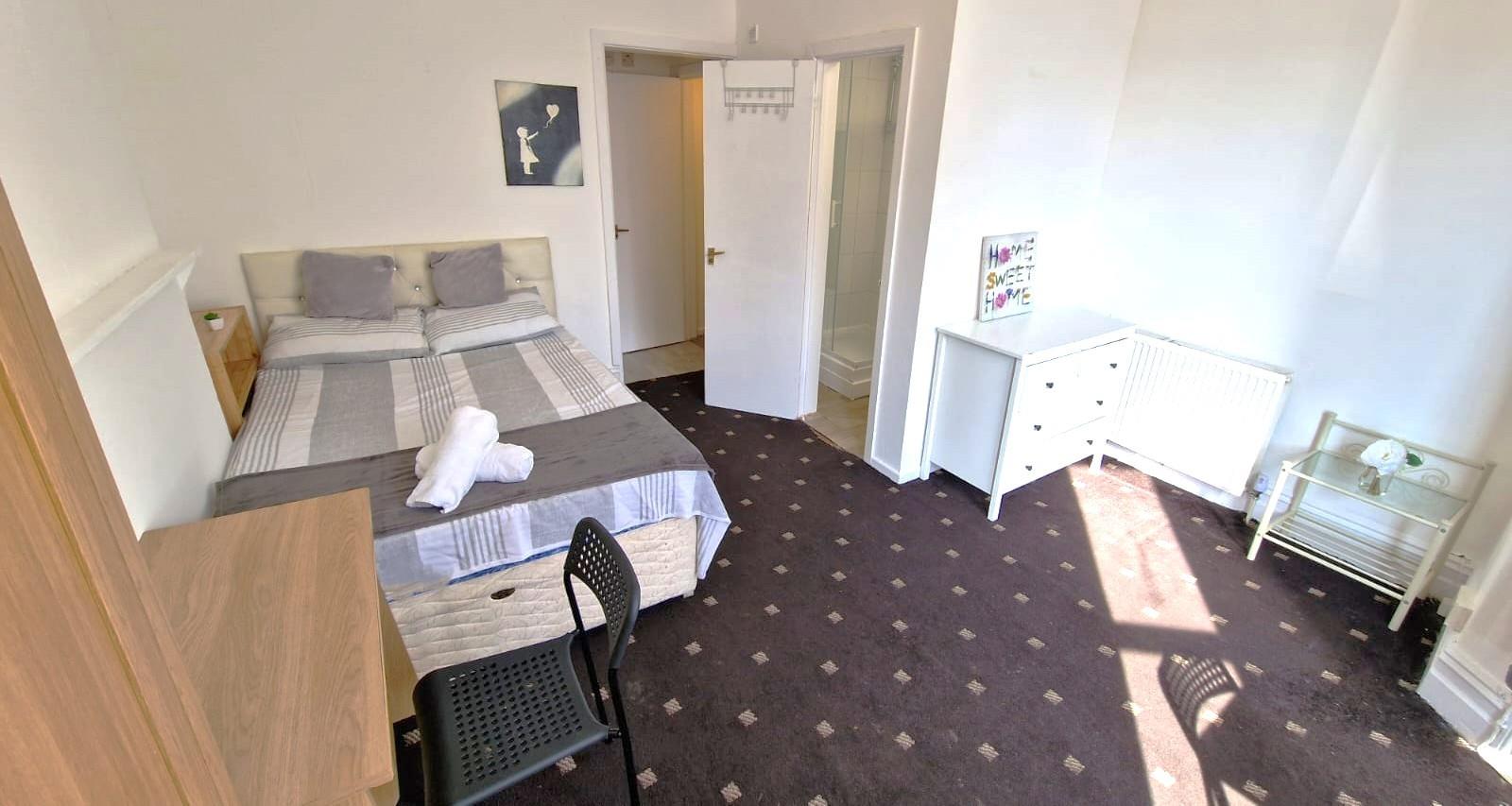Room Wayside Road in Bournemouth
