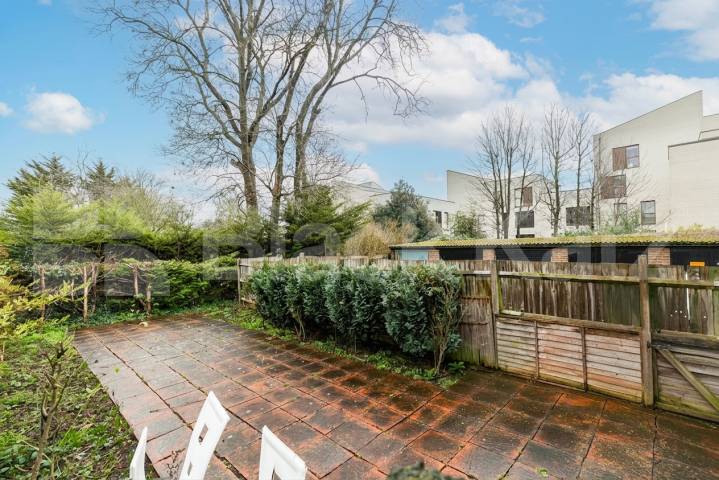 House Iverson Road in Greater London