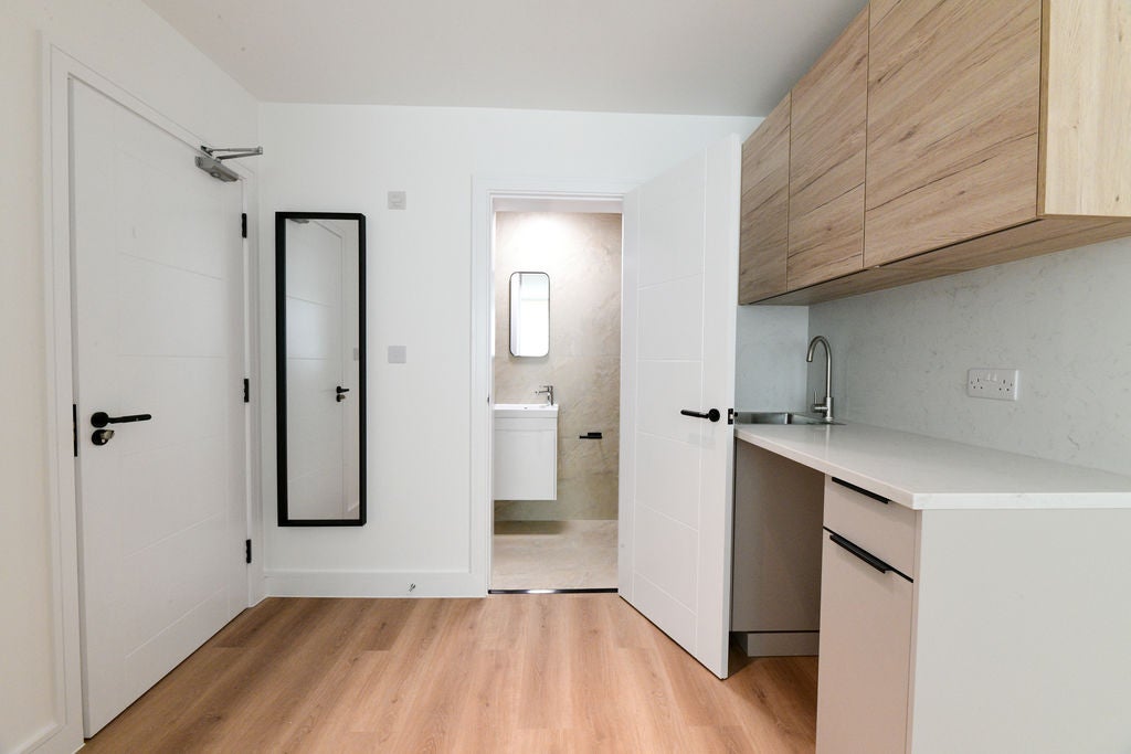 Room Albert Drive in Greater London