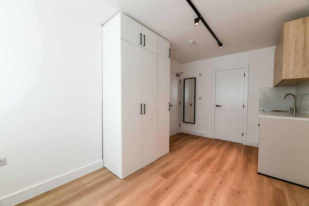 Room Albert Drive in Greater London