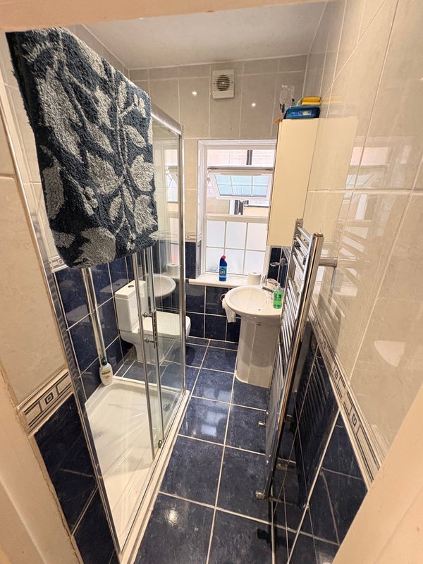Room Gassiot Road in Greater London