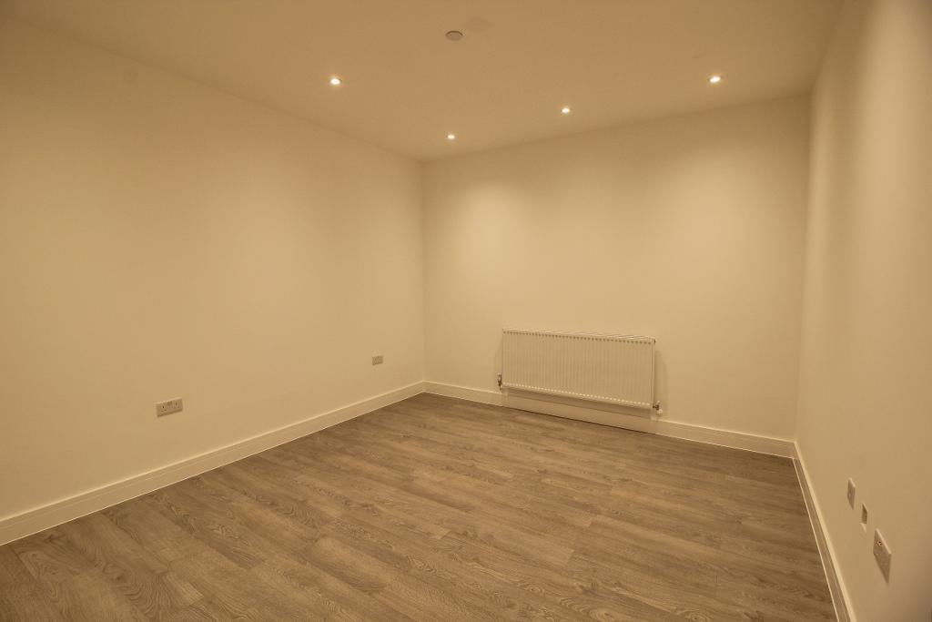 Flat Warrior Square in Southend-on-Sea
