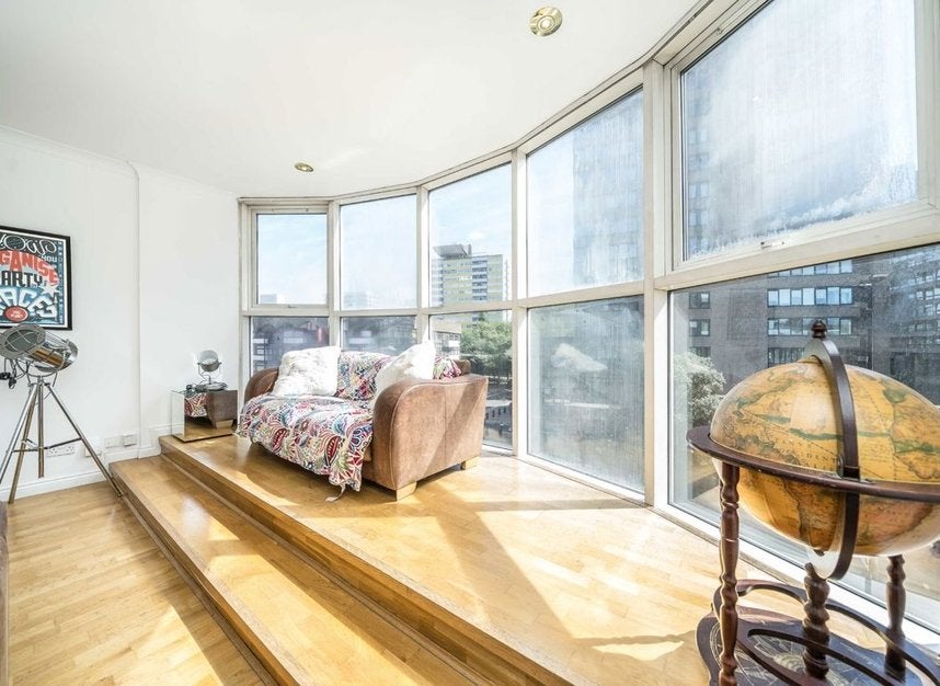 Flat Aldersgate Street in City of London