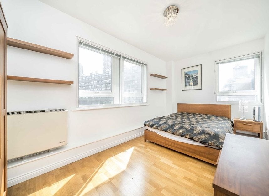 Flat Aldersgate Street in City of London