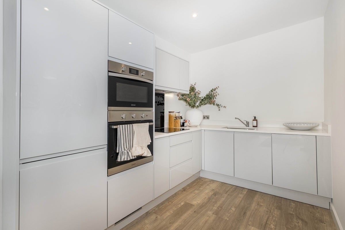 Flat Elmsleigh Road in Borough of Spelthorne