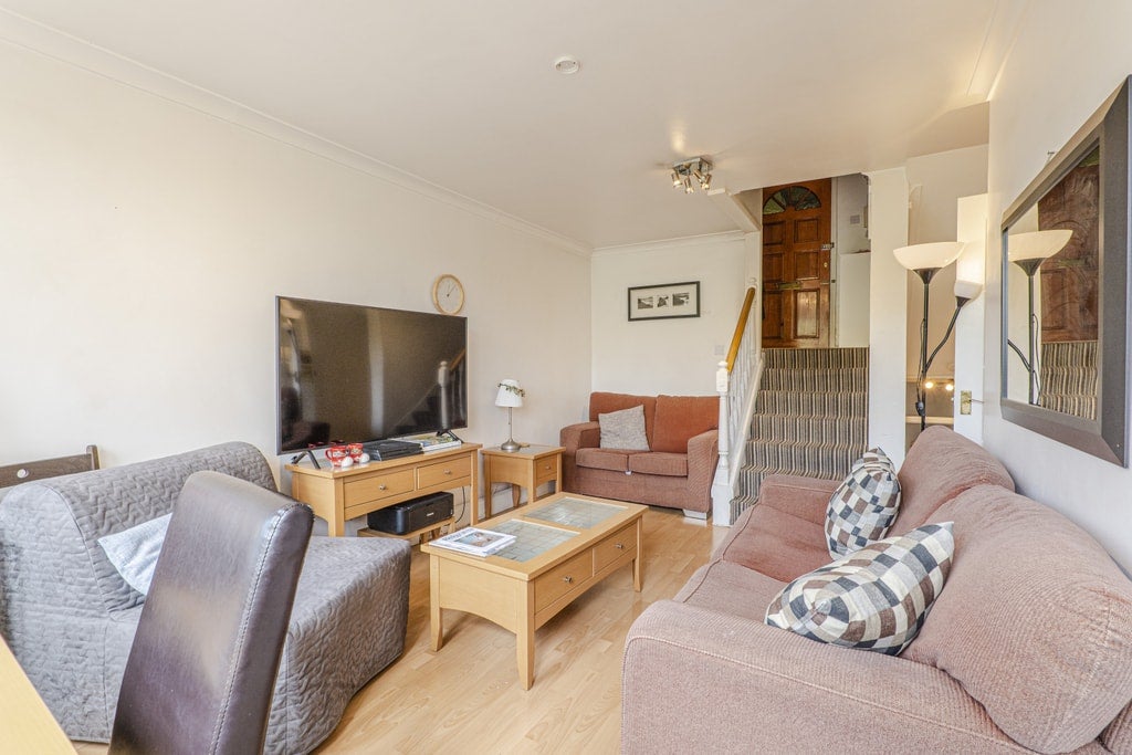 Flat Semley Place in City of Westminster