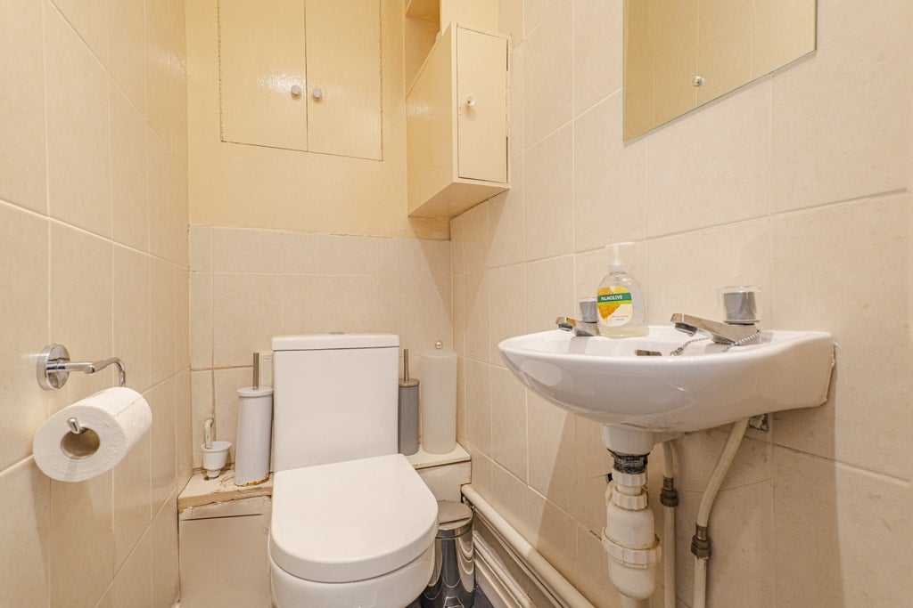 Flat Semley Place in City of Westminster