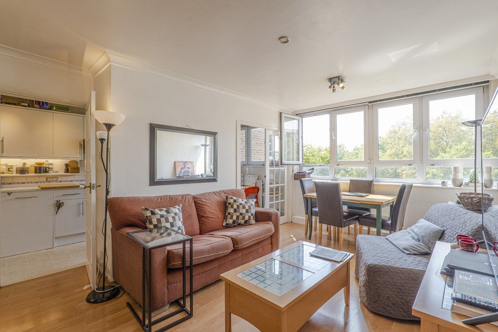 Flat Semley Place in City of Westminster