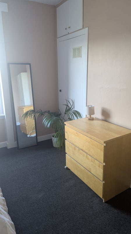 Room Sunart Road in Glasgow