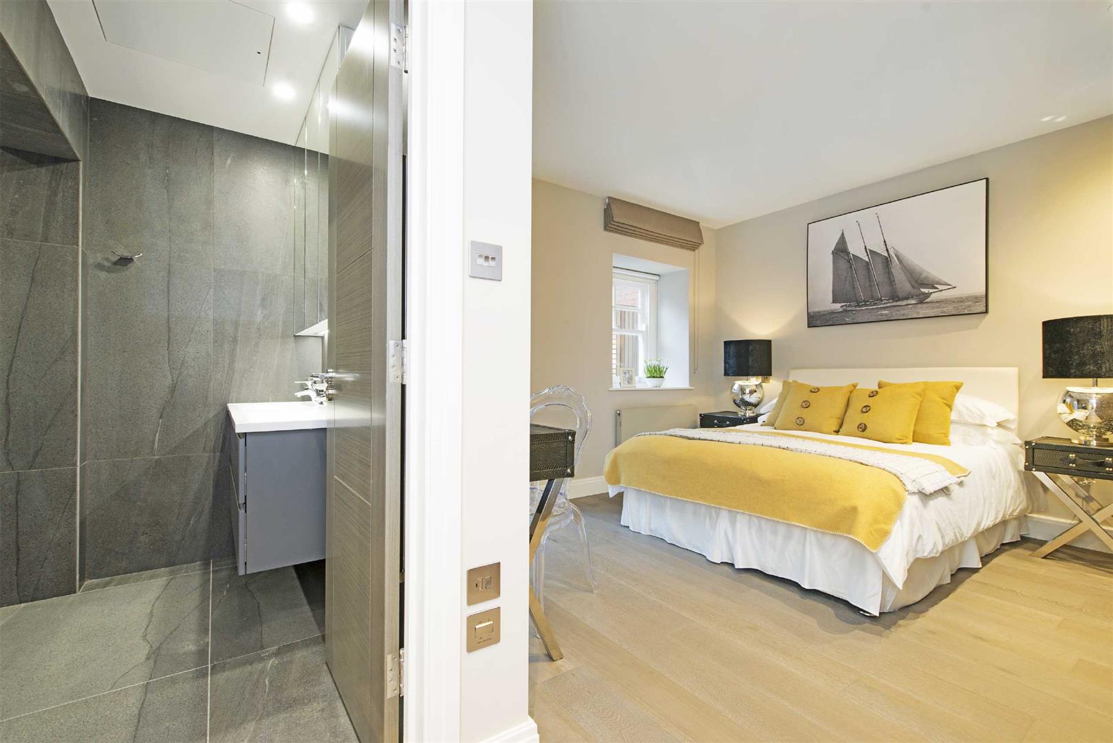 Flat Lyndhurst Road in Greater London