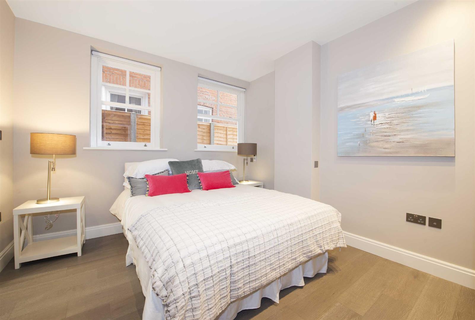 Flat Lyndhurst Road in Greater London