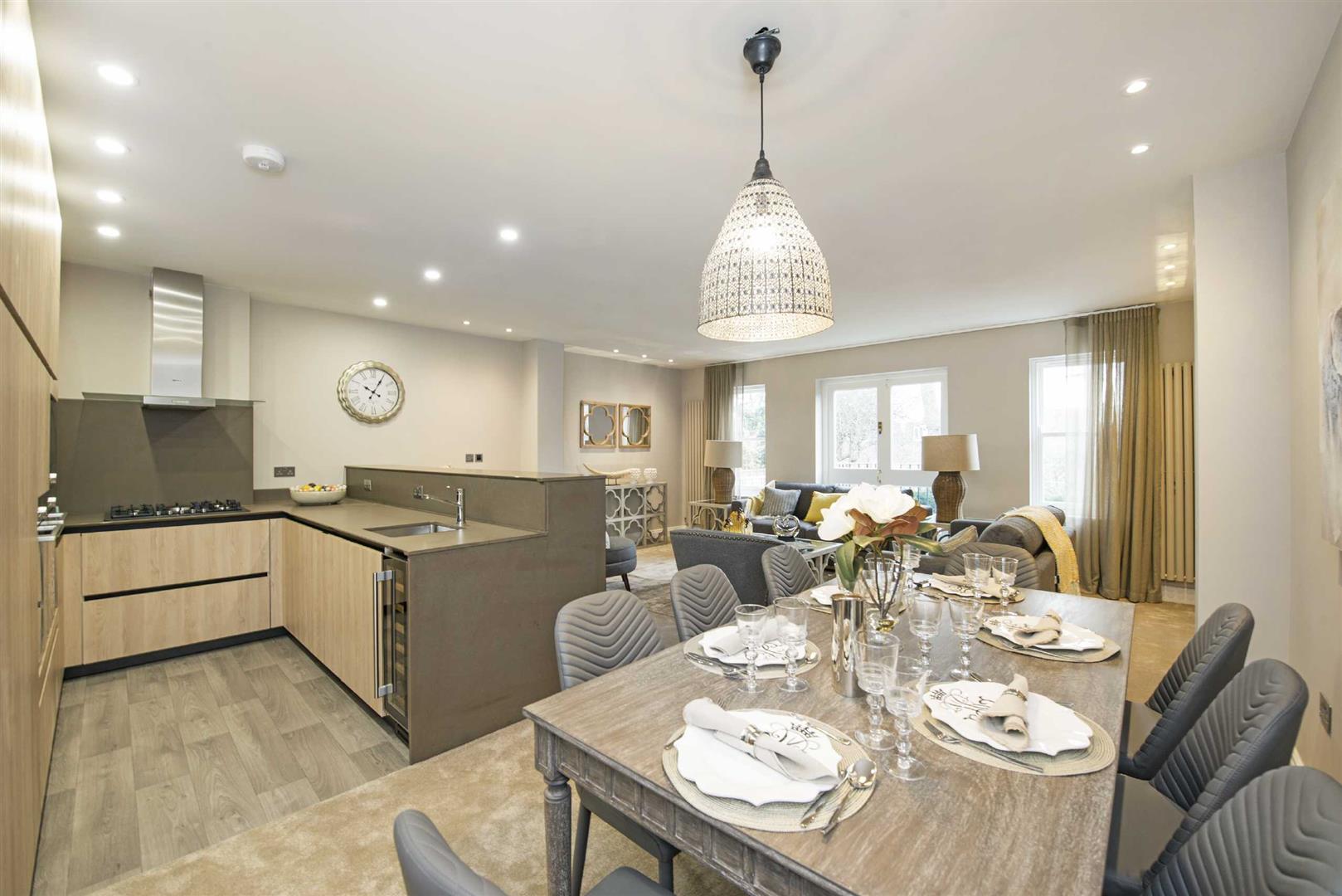 Flat Lyndhurst Road in Greater London
