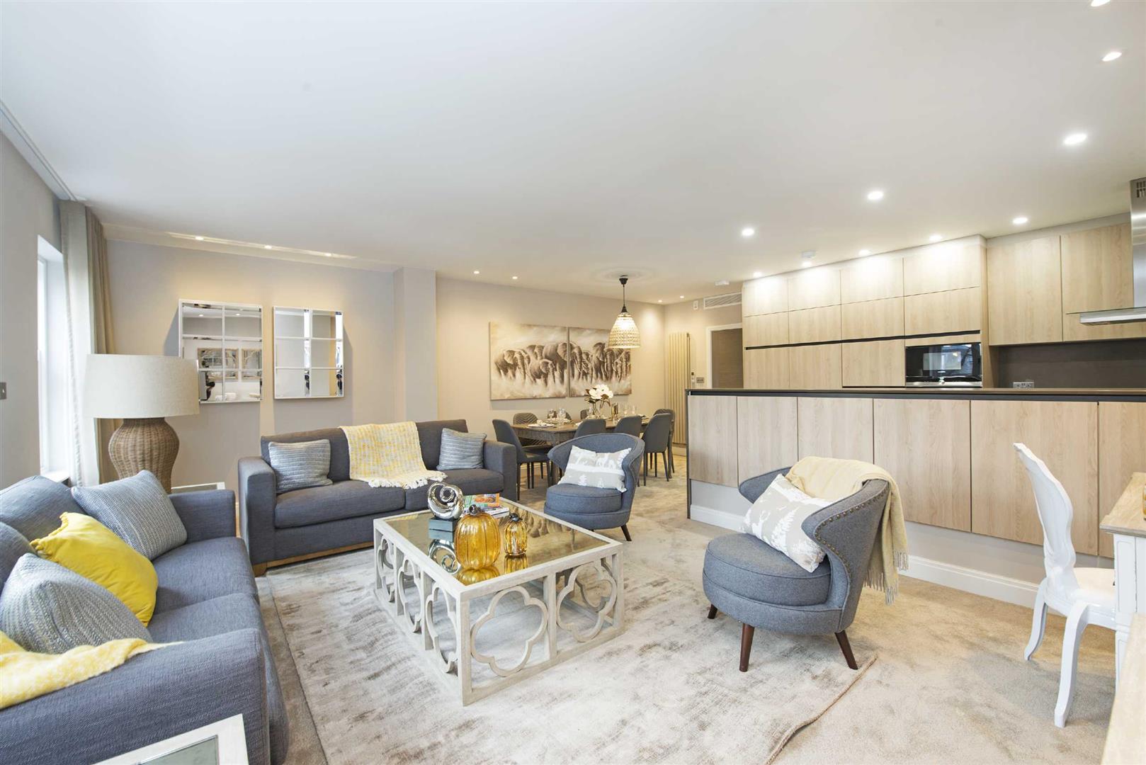 Flat Lyndhurst Road in Greater London