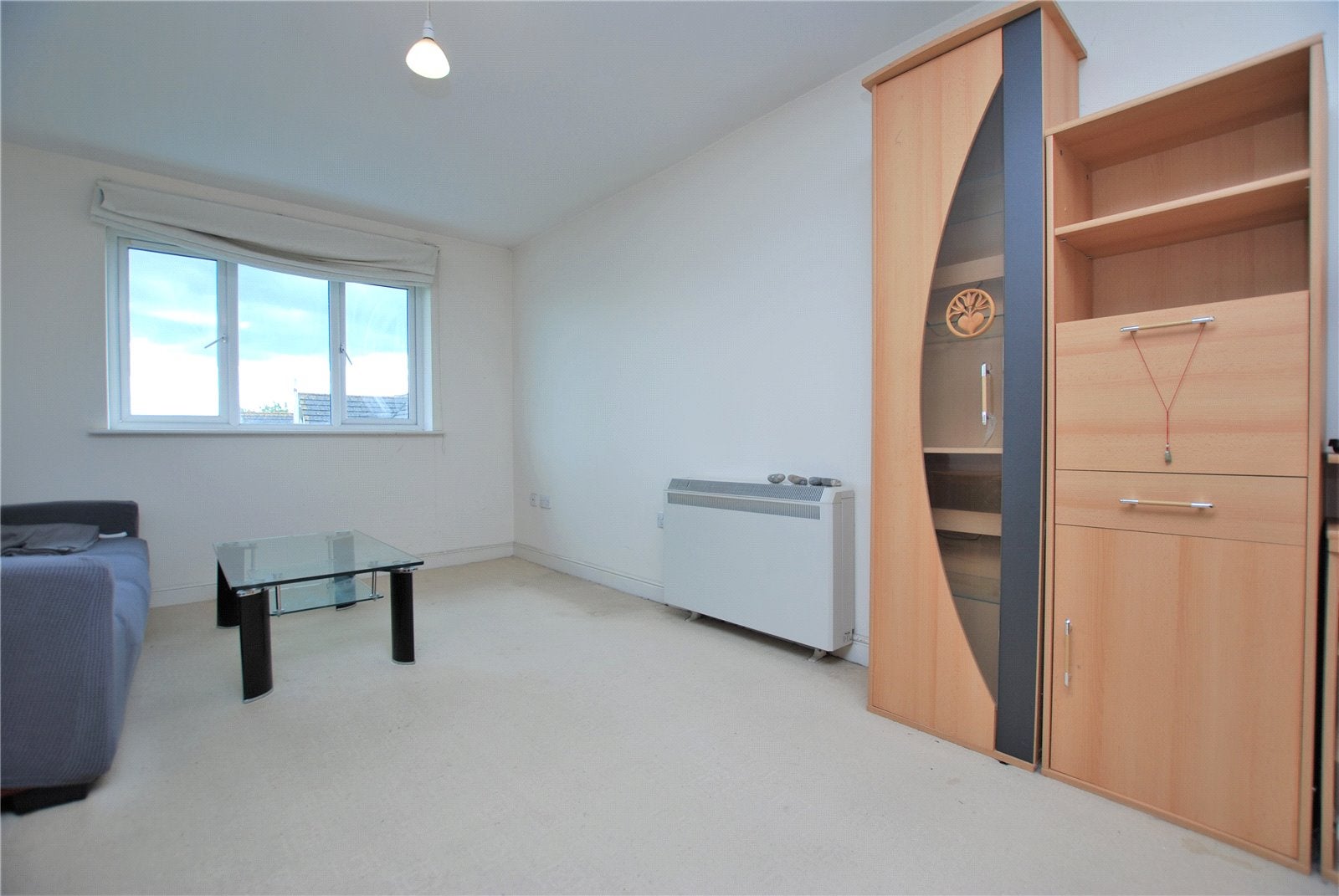 Flat Woodlands Close in Guildford