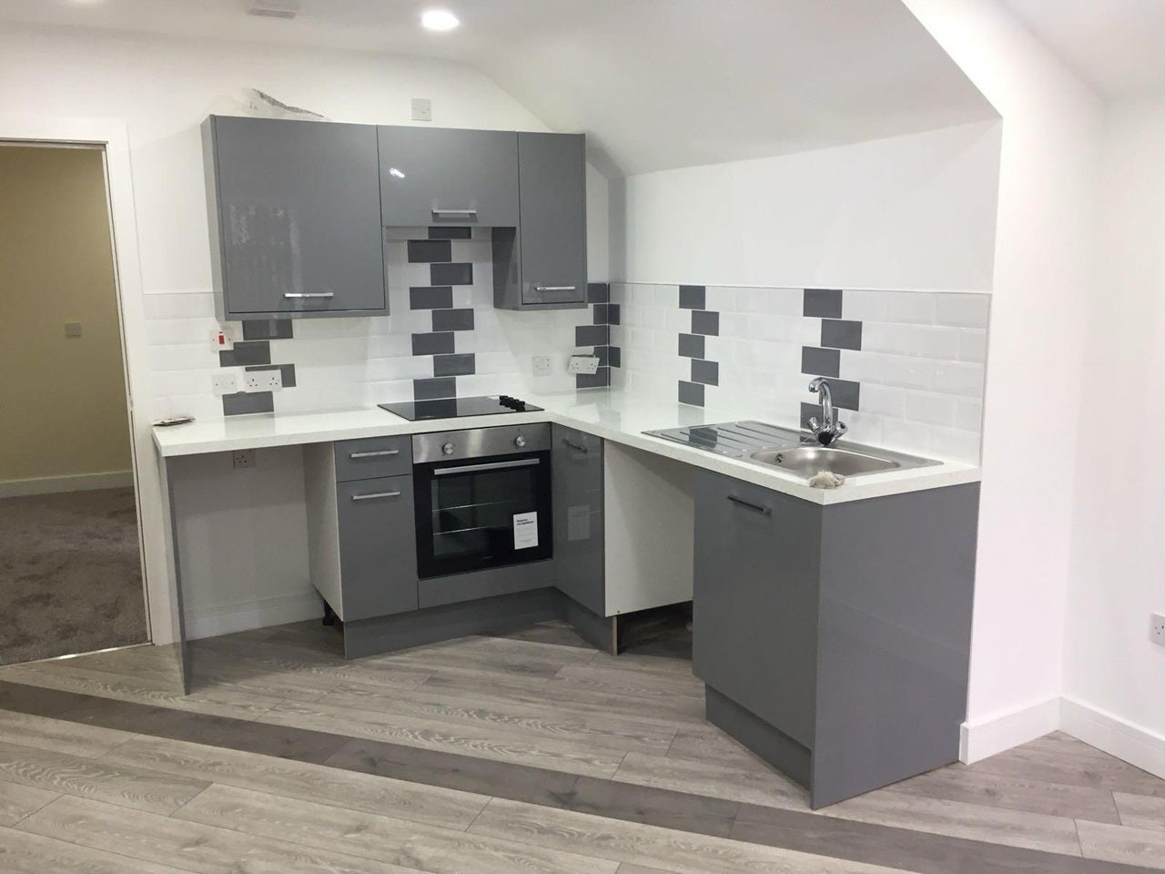 Flat Llantrisant Street in Cardiff