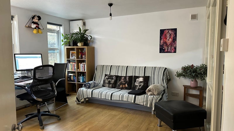Flat Thorne Road in Greater London