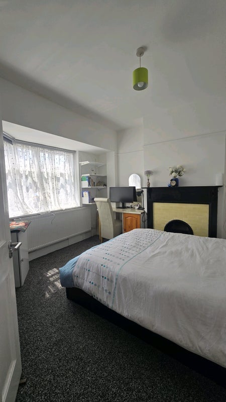 Room Saxon Road in Greater London