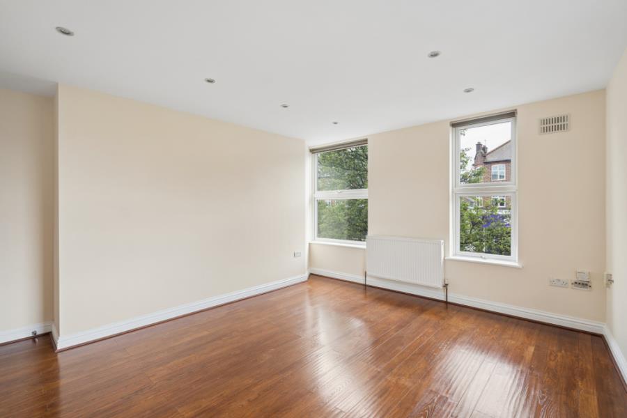 Flat Kenton Road in Greater London