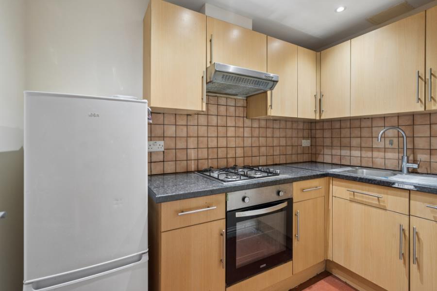 Flat Kenton Road in Greater London